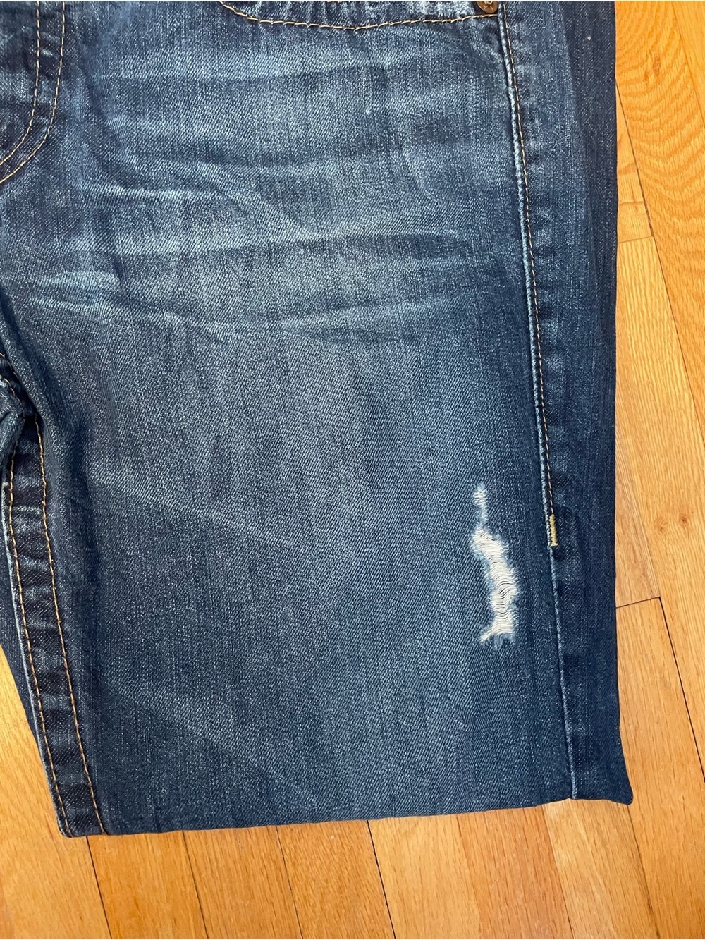 True Religion Men’s Distressed Denim Jordan Jeans - Picture 4 of 15